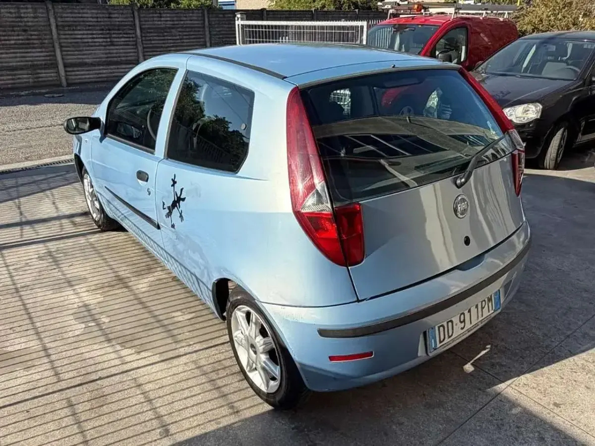 Usata Fiat Punto Dynamic 60 CV (44 kW) 2006 Blu/azzurro Utilitaria