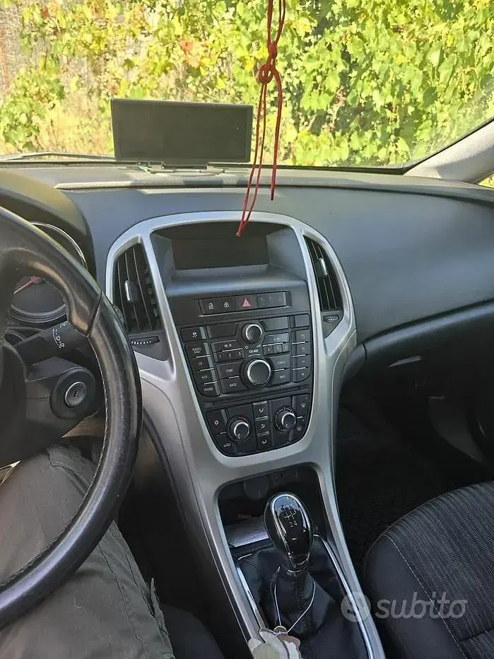 Usata Opel Astra 100 CV (73 kW) 2012 Bianco Station wagon