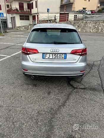 Usado Audi A3 116 CV (85 kW) 2018 Gris Berlina
