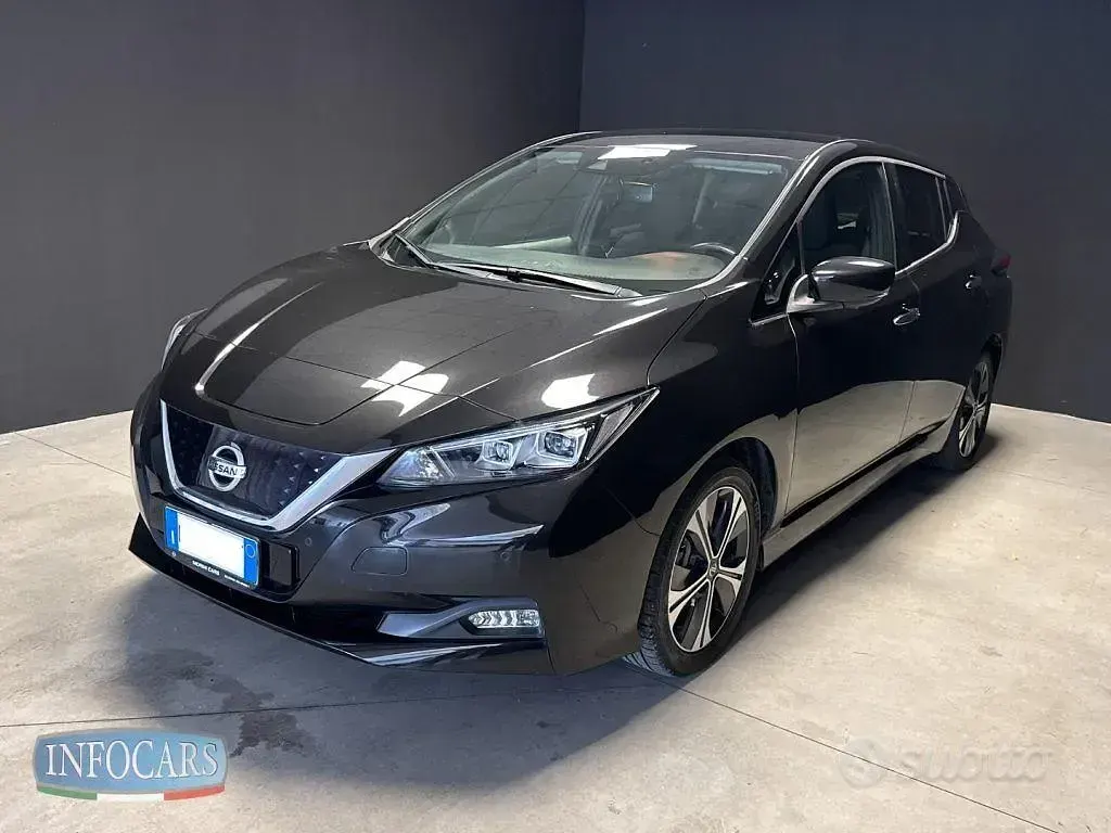 Usata Nissan Leaf N-Connecta 89 kW (122 CV) 2022 Nero metallizzato Utilitaria