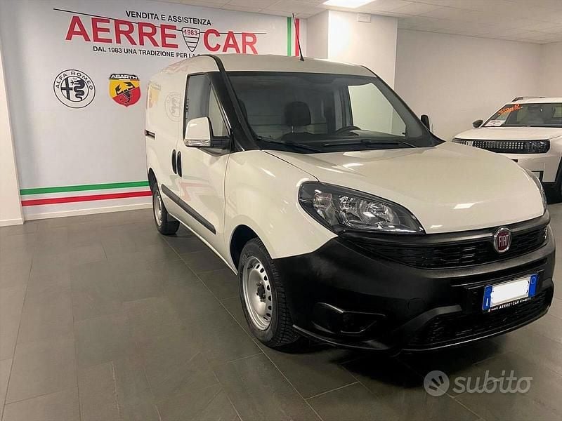 Begagnad Fiat Doblò Easy 90 HK (66 kW) 2022 Vit Minibuss