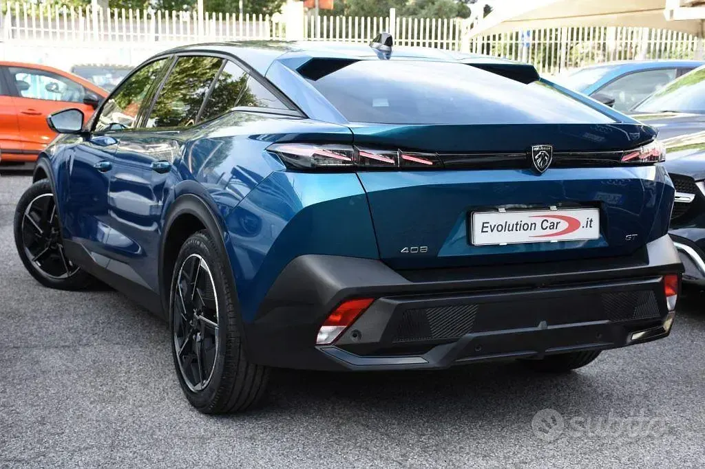 Usata Peugeot 408 GT 131 CV (96 kW) 2023 Blu metallizzato SUV