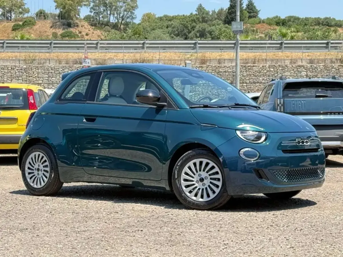 Nuova Fiat 500 Pop 65 CV (47 kW) 2026 Blu Berlina