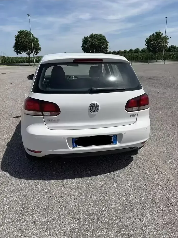 Usata VW Golf VI 105 CV (77 kW) 2011 Bianco Utilitaria