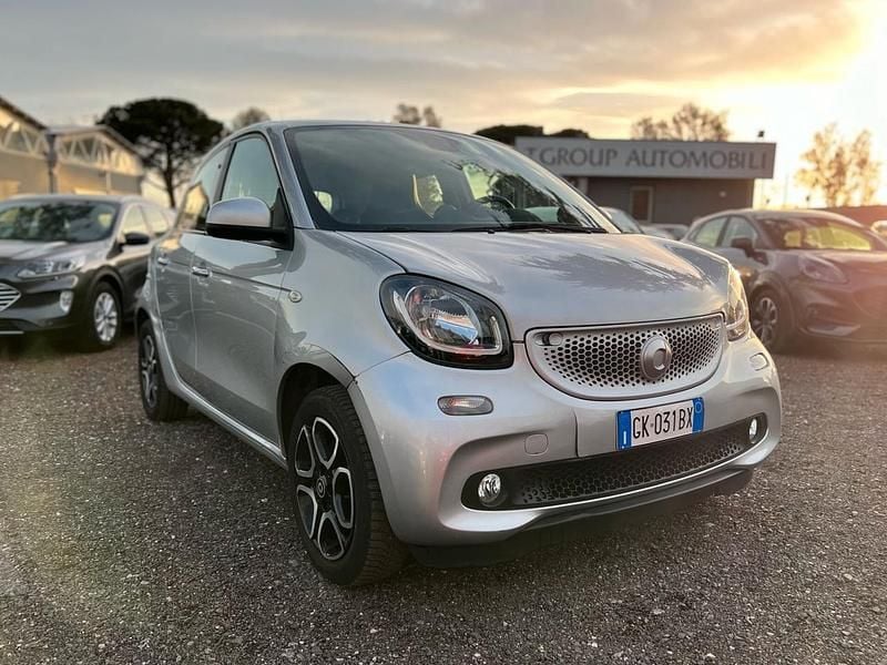 Usata Smart ForFour Prime 90 CV (66 kW) 2016 Argento Utilitaria