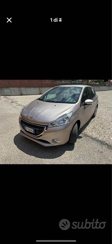 Usata Peugeot 208 68 CV (50 kW) 2014 Utilitaria