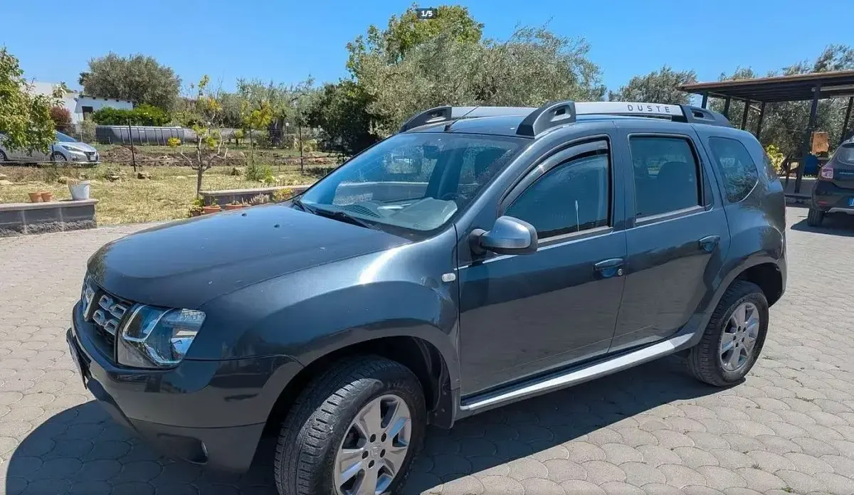 Usata Dacia Duster Lauréate 110 CV (80 kW) 2014 Grigio SUV