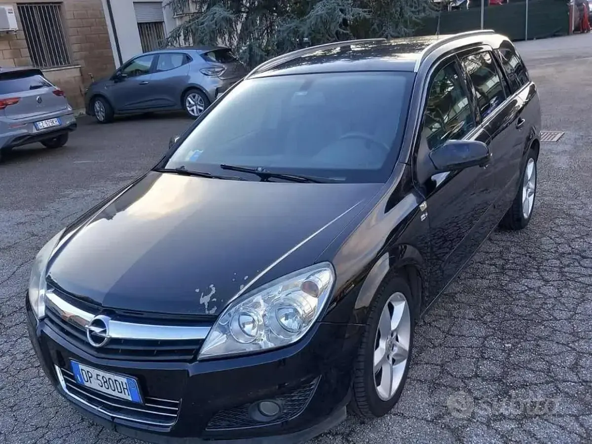 Usata Opel Astra Cosmo 125 CV (91 kW) 2008 Nero Station wagon