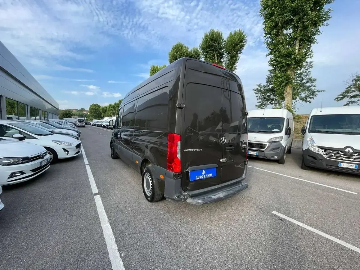 Usata Mercedes Sprinter 114 CV (83 kW) 2021 Nero Furgone