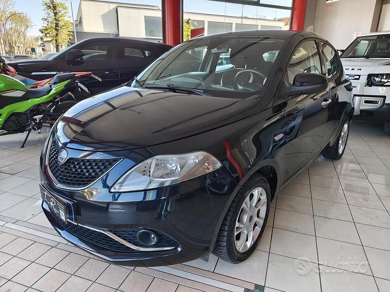 Gebraucht Lancia Ypsilon 69 PS (50 kW) 2016 Schwarz Kleinwagen