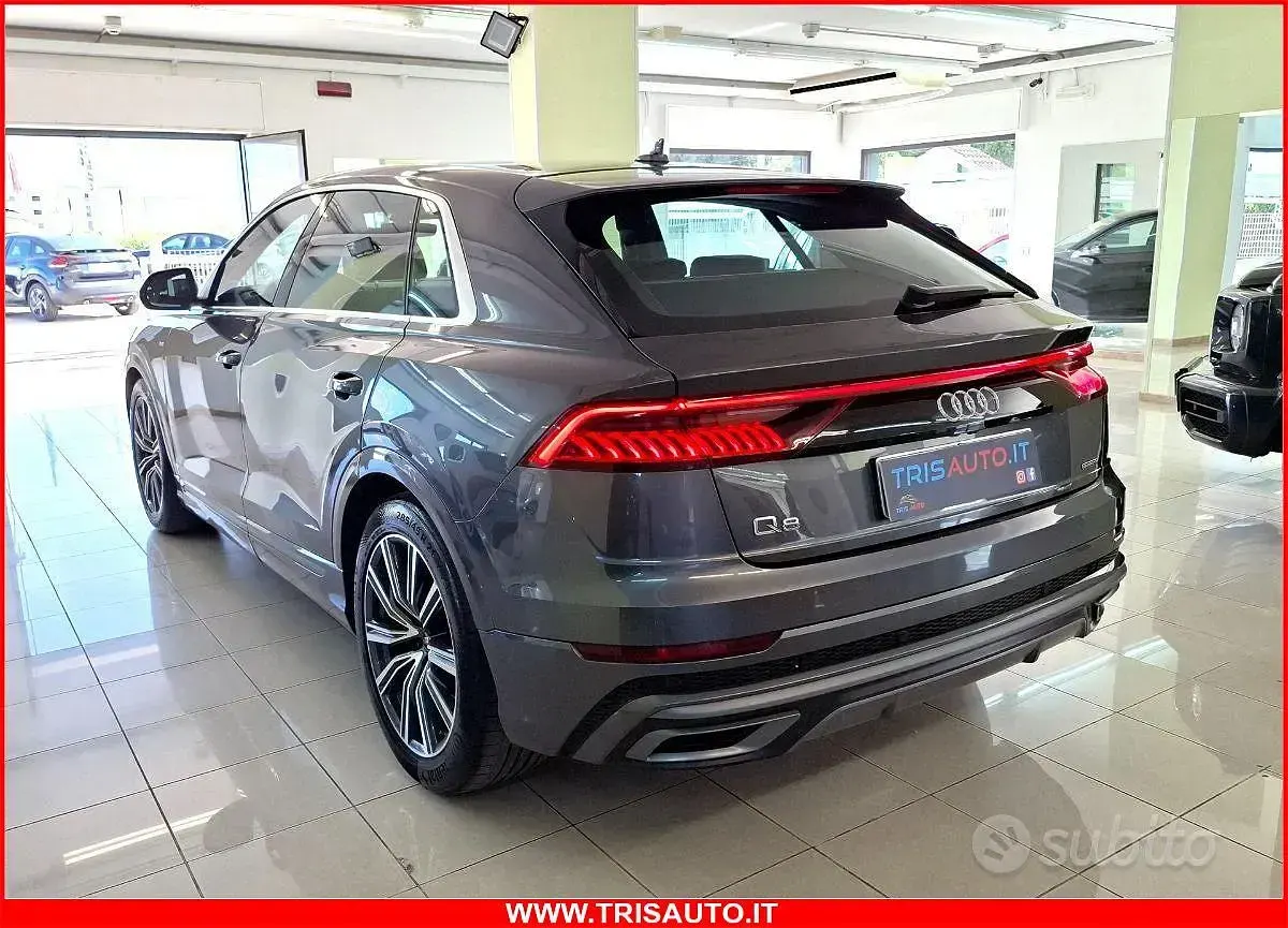 Usata Audi Q8 S-Line 290 CV (213 kW) 2021 Grigio SUV