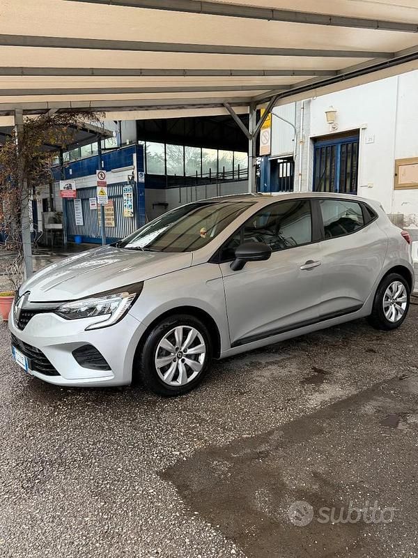 Usata Renault Clio V Life 101 CV (74 kW) 2022 Grigio Berlina