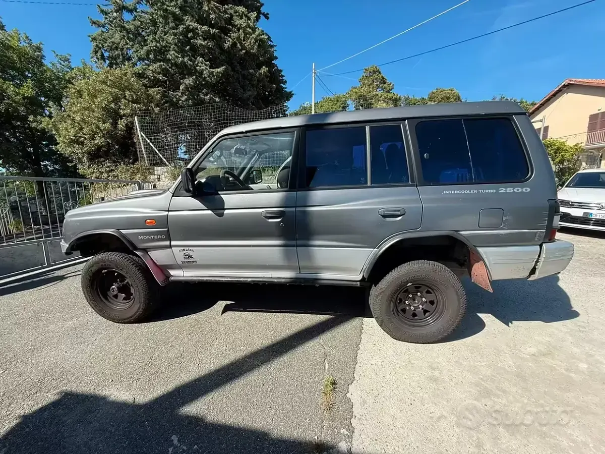 Usata Mitsubishi Pajero 125 CV (91 kW) 1999 Grigio SUV