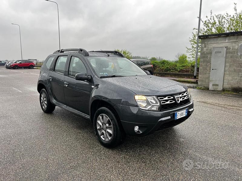 Usata Dacia Duster Lauréate 110 CV (80 kW) 2014 Grigio SUV