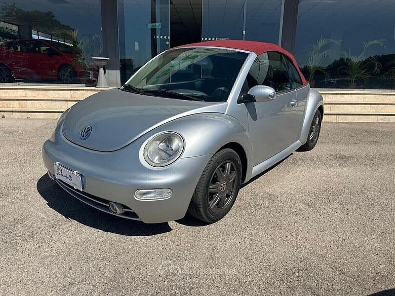 Usata VW New Beetle Cabriolet 101 CV (74 kW) 2004 Argento Cabrio