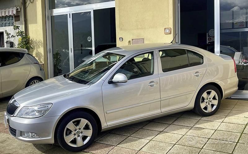 Usata Skoda Octavia Elegance 105 CV (77 kW) 2011 Grigio Berlina