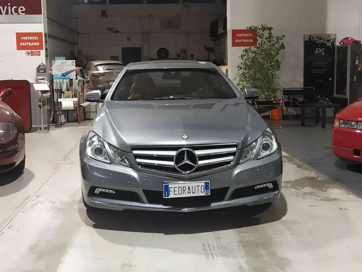 Usata Mercedes E250 Executive 204 CV (150 kW) 2010 Fumodi londra Coupé
