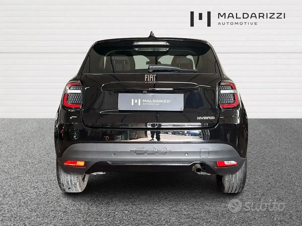 Usata Fiat 600 110 CV (80 kW) 2025 Nero SUV