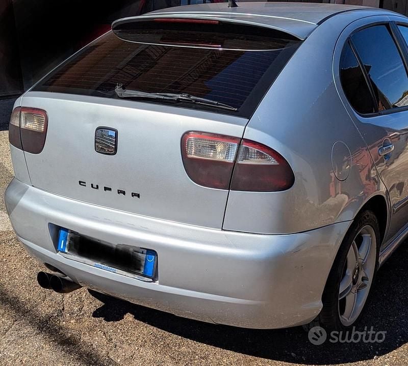 Usata Seat Leon Sport 130 CV (95 kW) 2005 Grigio Utilitaria