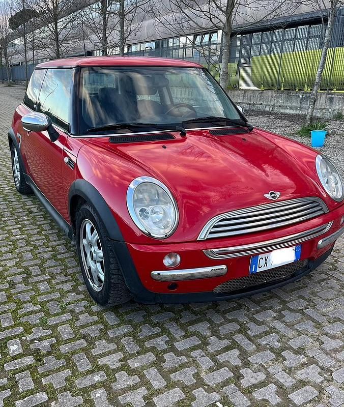 Begagnad Mini One D 75 HK (55 kW) 2005 Röd Halvkombi