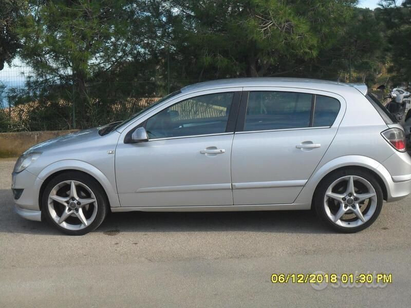 Usata Opel Astra 101 CV (74 kW) 2007 Grigio Berlina