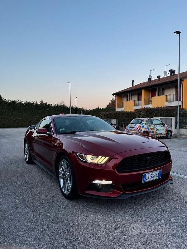 Usata Ford Mustang Fastback 317 CV (233 kW) 2020 Rosso Coupé