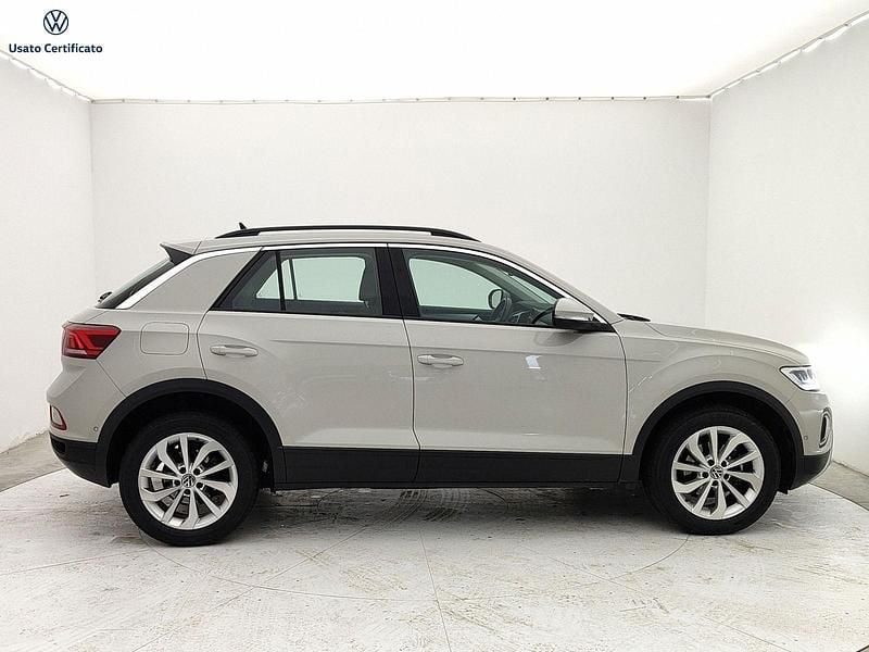 Usata VW T-Roc Life 110 CV (80 kW) 2023 Beige SUV