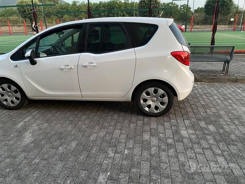 Usata Opel Meriva 90 CV (66 kW) 2012 Bianco Monovolume