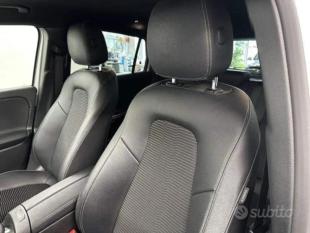 Usata Mercedes GLA200 Business 150 CV (110 kW) 2022 Argento SUV