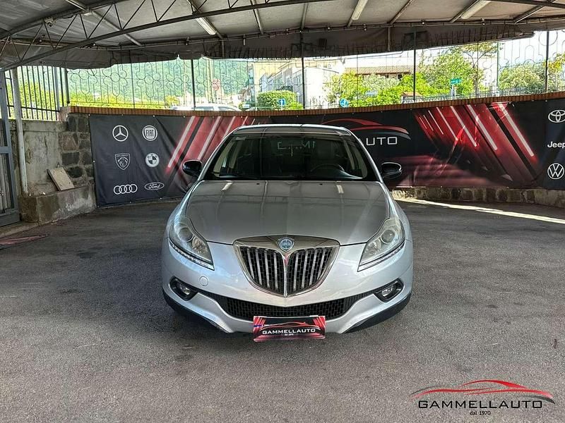 Argento Usata 2011 Lancia Delta Tre volumi | 5490 € (Buon prezzo) - Immagine 1/4