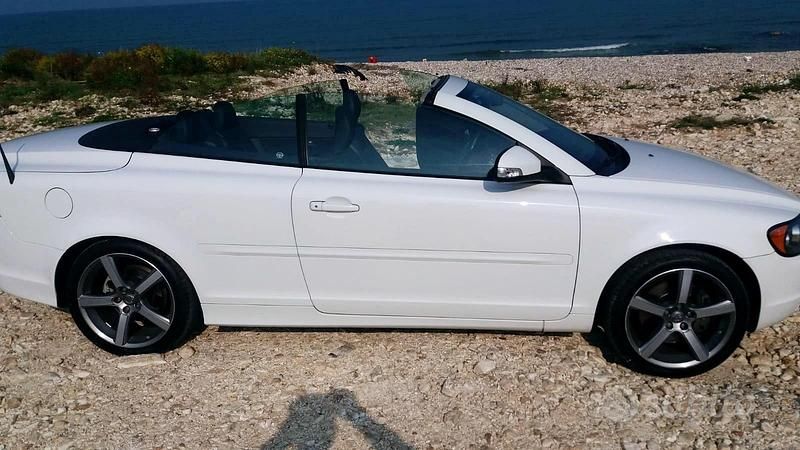 Usata Volvo C70 136 CV (100 kW) 2010 Bianco Cabrio