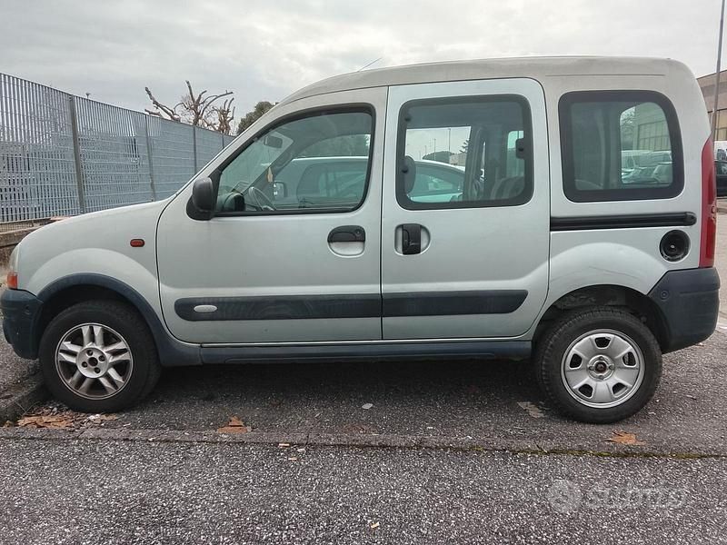 Usata Renault Kangoo 84 CV (61 kW) 2003 Grigio Monovolume