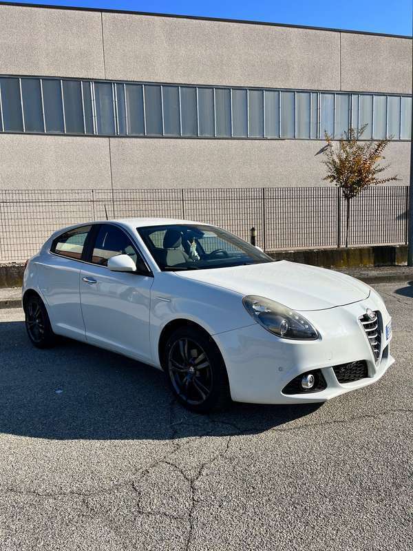 Usato 2014 Alfa Romeo Giulietta 1.6 Diesel 75 CV (6.500 €)