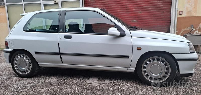 Usata Renault Clio 137 CV (100 kW) 1991 Bianco Utilitaria