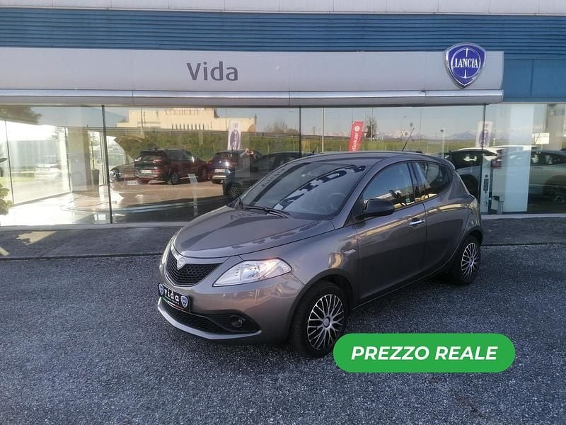 Usata Lancia Ypsilon 69 CV (50 kW) 2019 Grigio