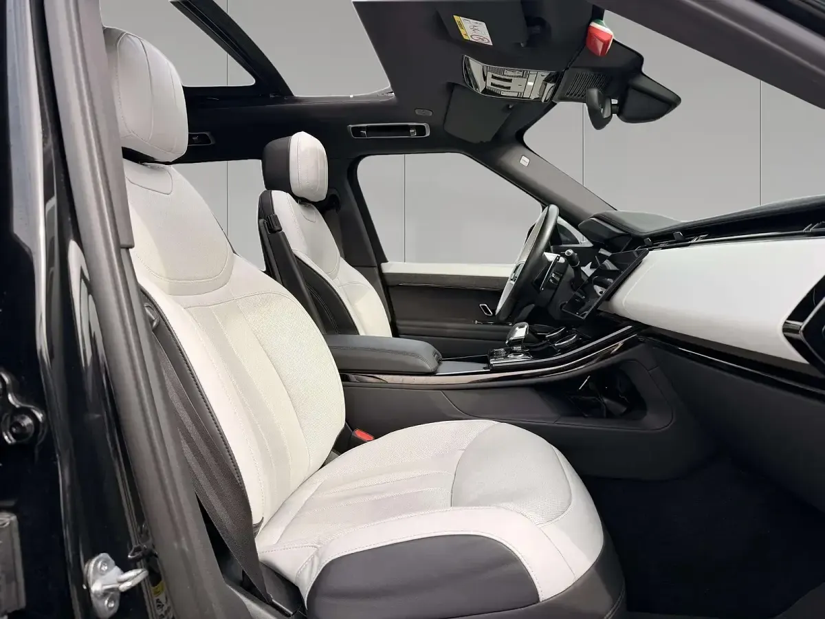 Usata Land Rover Range Rover Sport SE Dynamic 249 CV (183 kW) 2023 Santorini black SUV