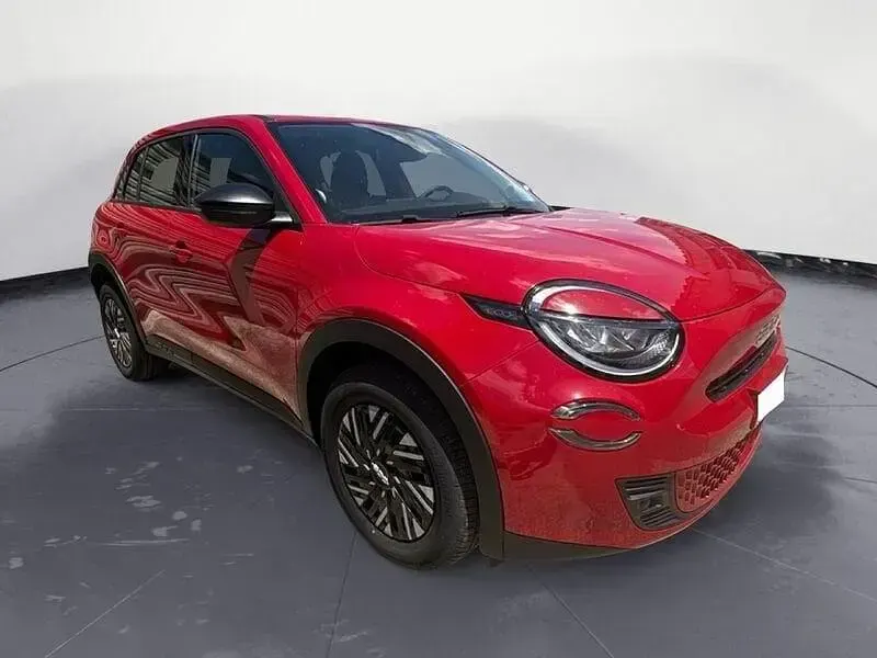 Nuova Fiat 600 100 CV (73 kW) 2025 Rosso SUV