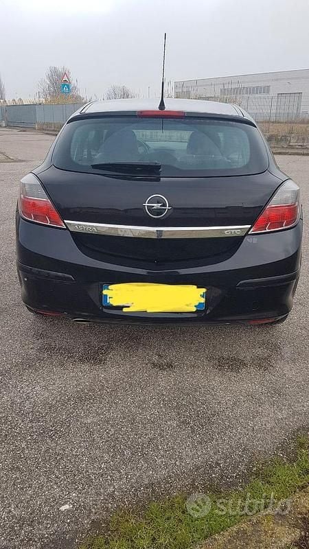 Usata Opel Astra GTC 180 CV (132 kW) 2007 Nero Berlina