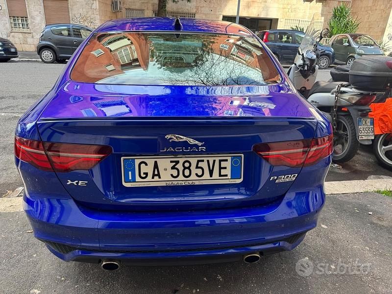 Usata Jaguar XE R-Dynamic 300 CV (220 kW) 2020 Blu Berlina