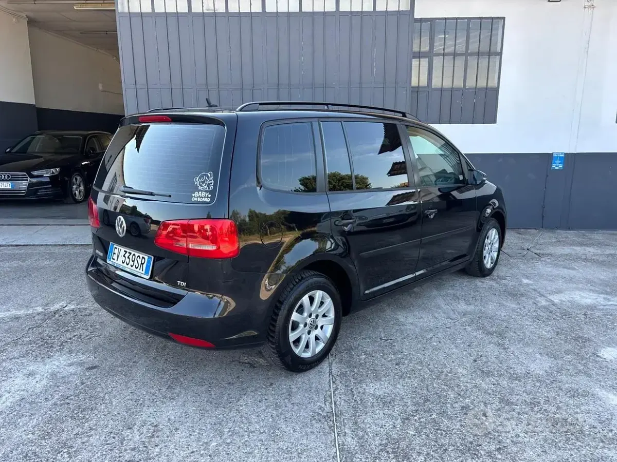 Usata VW Touran 105 CV (77 kW) 2013 Nero Monovolume