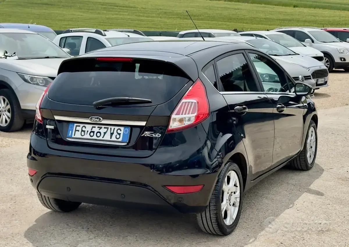 Usata Ford Fiesta Titanium 100 CV (73 kW) 2017 Nero Utilitaria