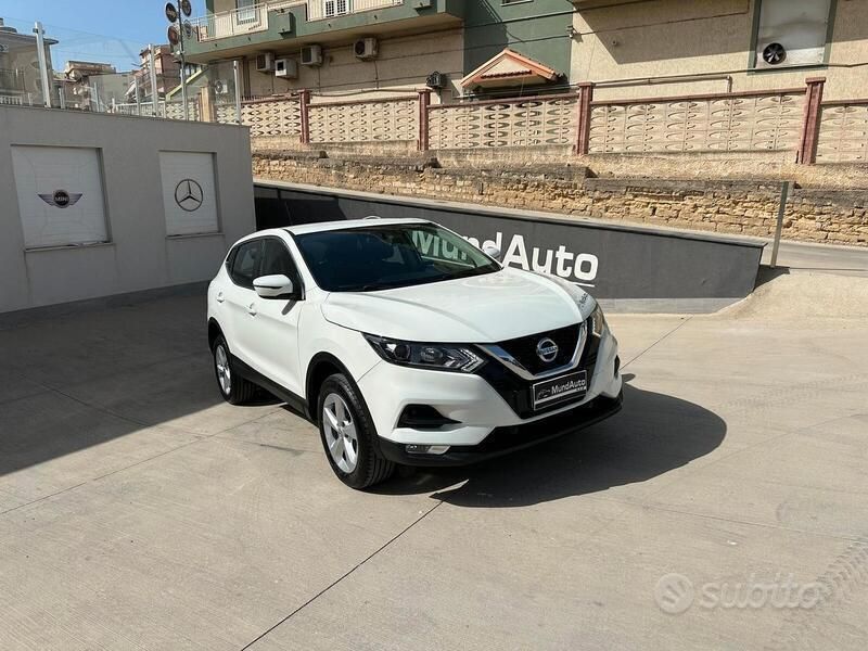 Usata Nissan Qashqai Acenta 110 CV (80 kW) 2018 Bianco SUV