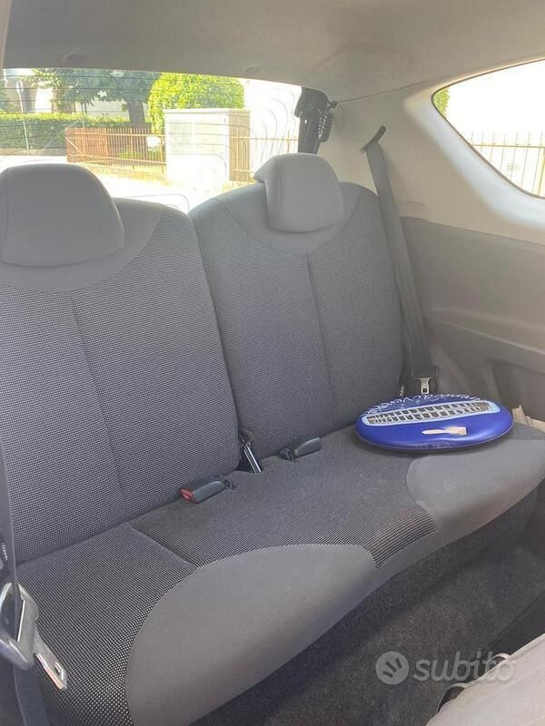 Usata Peugeot 107 68 CV (50 kW) 2007 Bianco Utilitaria