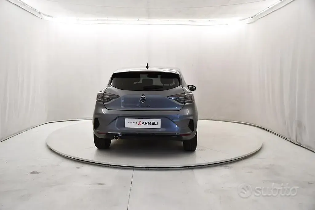 Usata Renault Clio V Techno 101 CV (74 kW) 2025 Grigio Berlina