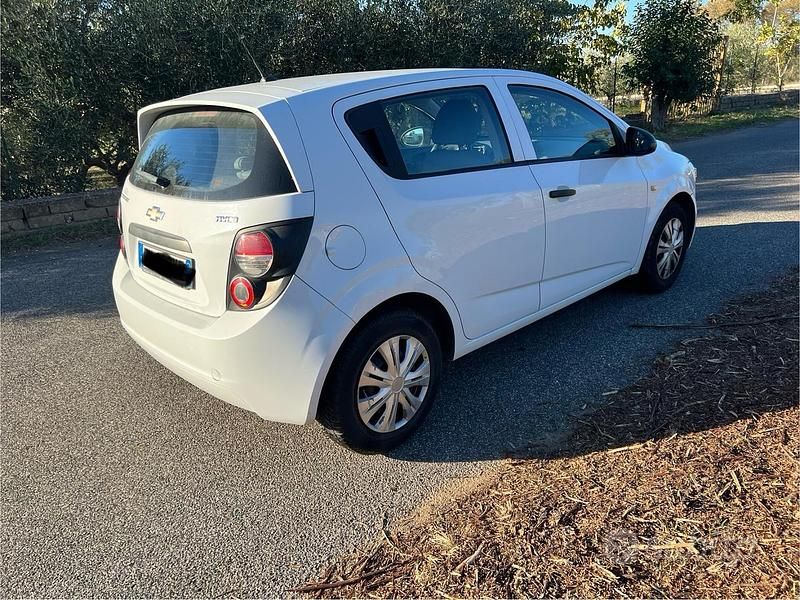 Usata Chevrolet Aveo LS 86 CV (63 kW) 2012 Bianco Berlina