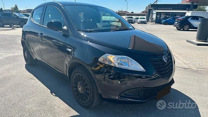 Usata Lancia Ypsilon Silver 69 CV (50 kW) 2014 Nero Utilitaria