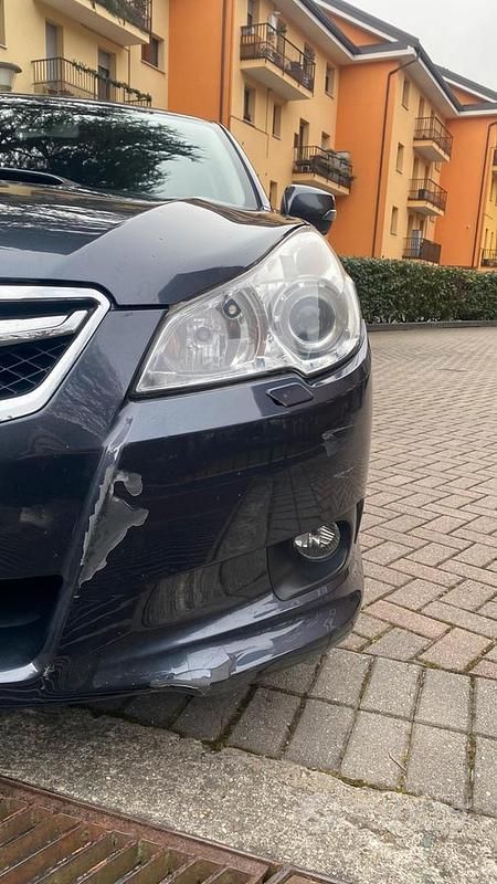 Usata Subaru Legacy 150 CV (110 kW) 2010 Grigio Station wagon