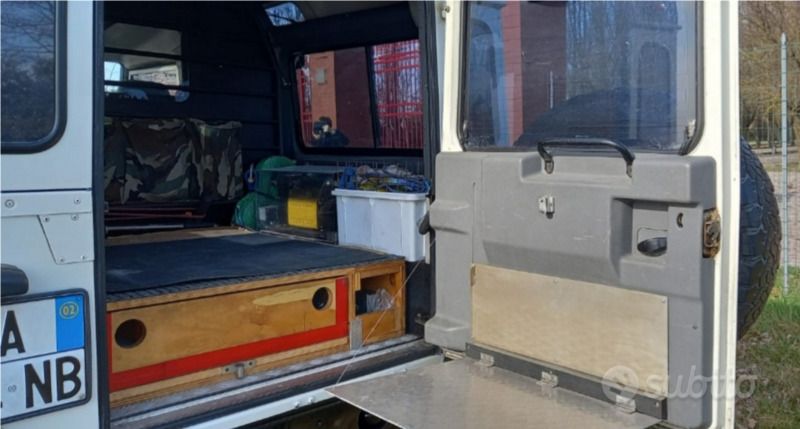 Usata Land Rover Defender 122 CV (89 kW) 2002 Bianco SUV