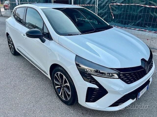 Usata Renault Clio V Techno 91 CV (66 kW) 2024 Bianco Utilitaria