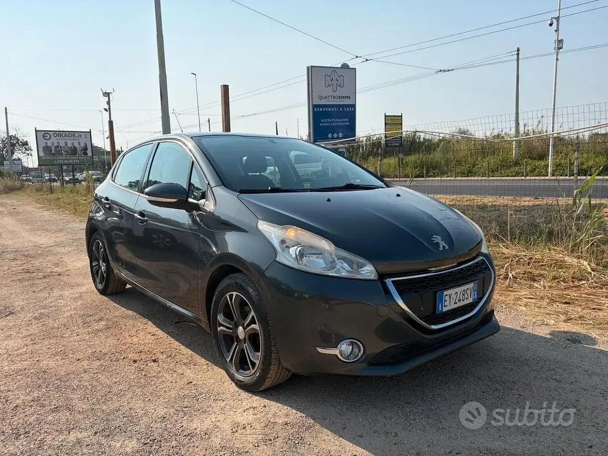Usata Peugeot 208 Allure 82 CV (60 kW) 2015 Grigio Utilitaria
